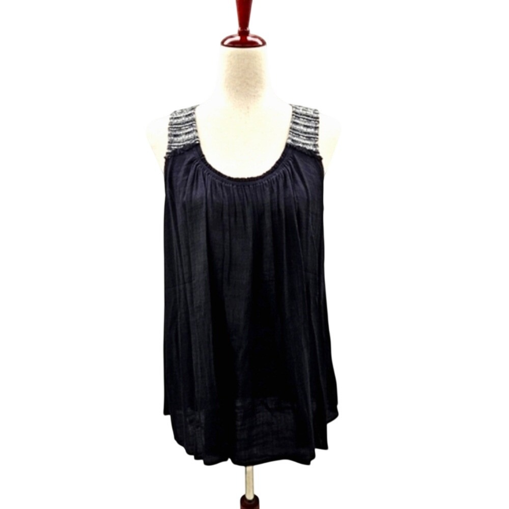 Doe & Rae Black Sleeveless Top Textured Embellished Neckline Keyhole Back Size L